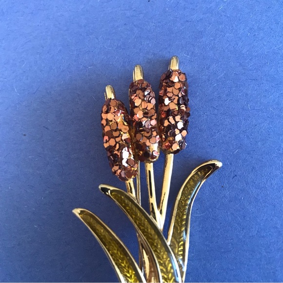 Danecraft Vintage Cattail Gold Tone Brooch, approx. 2 7/8” long by 1 3/8” wide - Picture 10 of 11